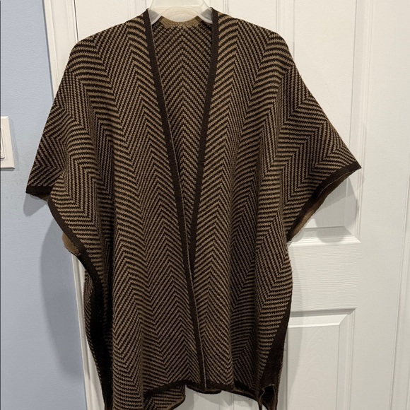 u Sweaters - Effortless Elegance. Unrivaled Comfort in Stunning Poncho.